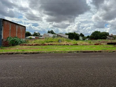 Terrenos comerciais à venda no Jardim Oriental em Maringá